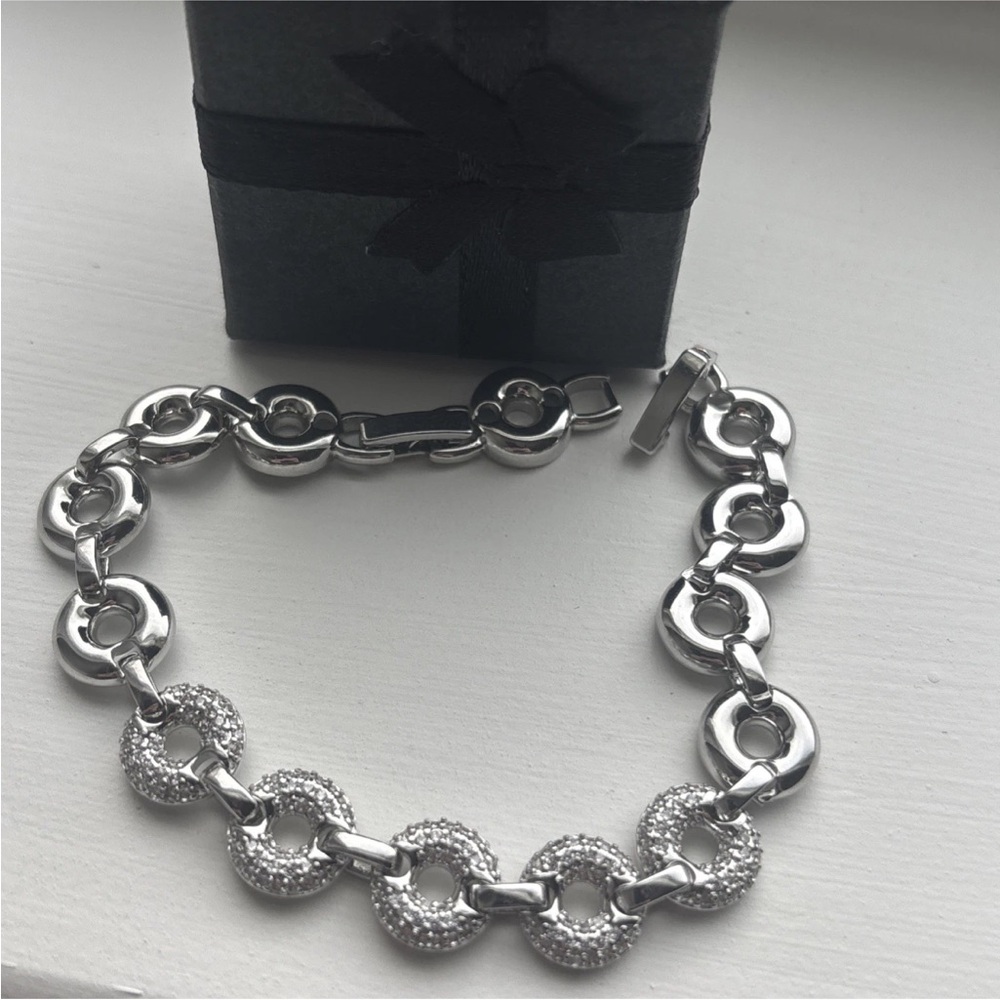 White Gold Plated Chunky Link Bracelet Crystal Pavé Circle Statement Bracelet - Picture 3 of 9